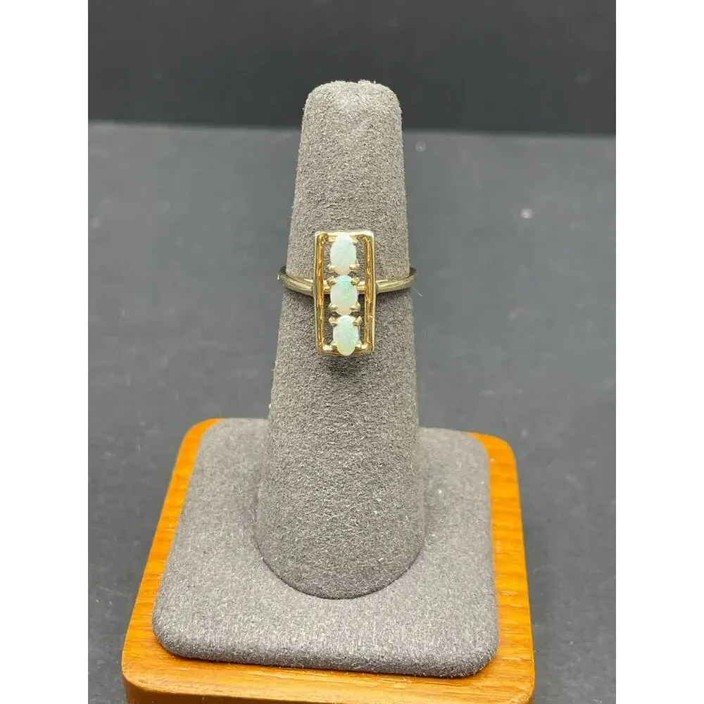 Dason Vintage 10K Yellow Gold 3 Stone Opal Ring Oval Gemstone Frame Band
